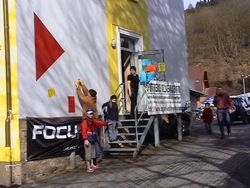 Der Eingang zur Anmeldung/ zum Imbiss wird gekennzeichnet